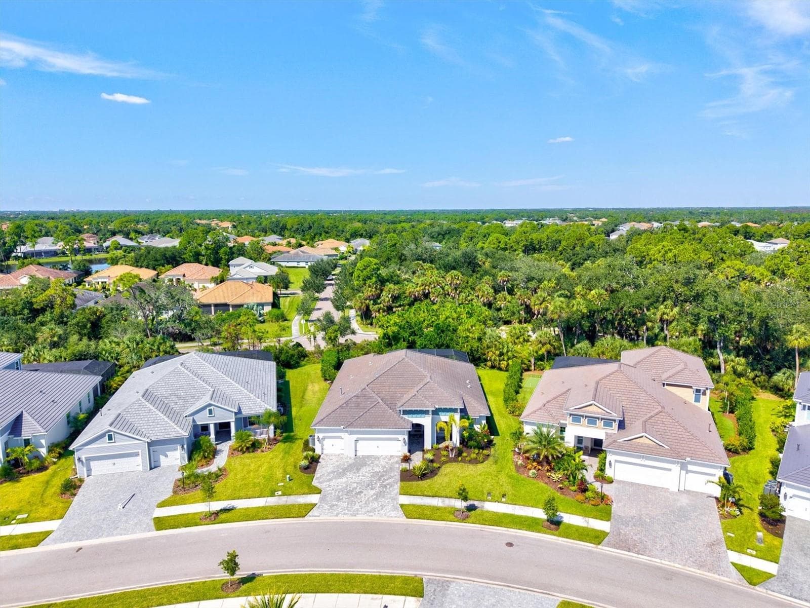 Single Family Residence at 21221 HOLMES CIR, VENICE, photo 4 of 100