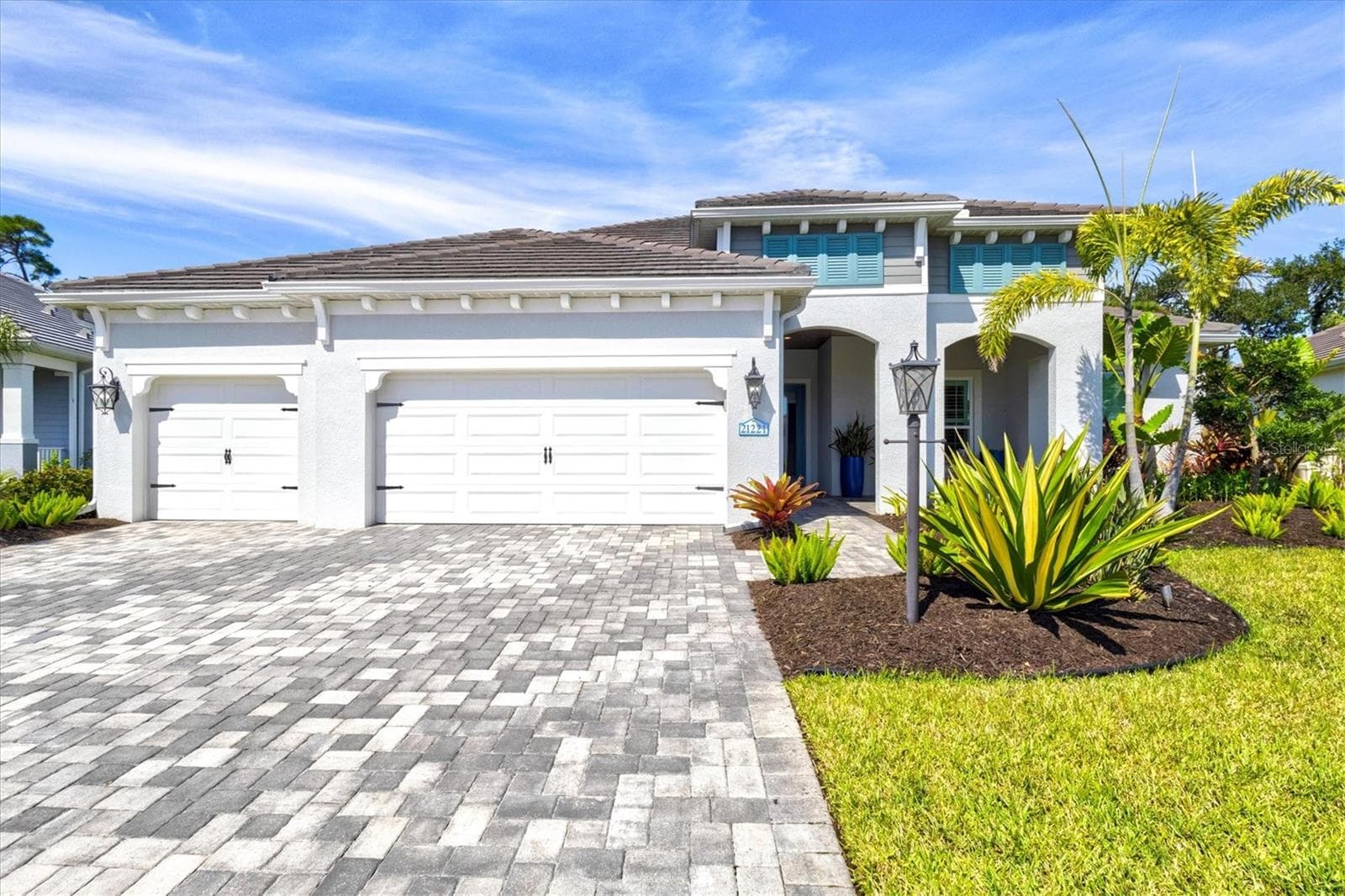 Single Family Residence at 21221 HOLMES CIR, VENICE, photo 5 of 100