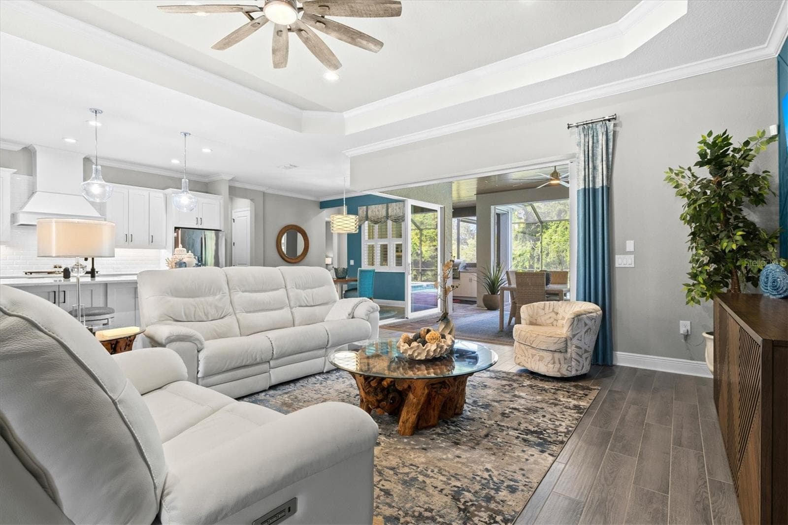 Single Family Residence at 21221 HOLMES CIR, VENICE, photo 16 of 100