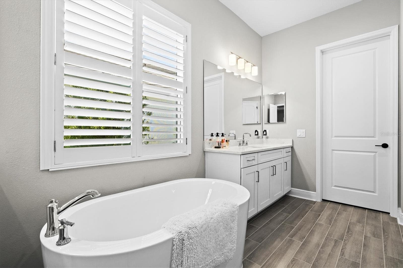 Single Family Residence at 21221 HOLMES CIR, VENICE, photo 40 of 100