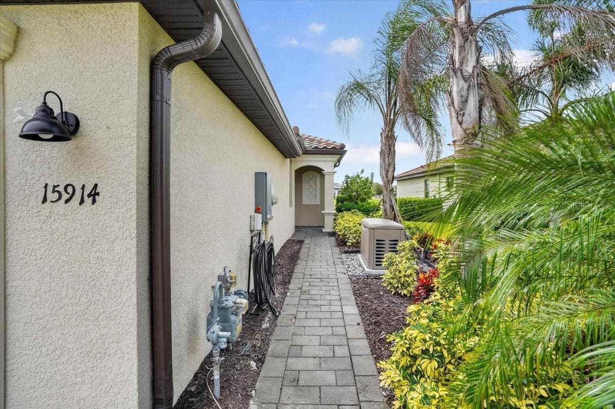 Villa at 15914 CLEAR SKIES PL, BRADENTON, photo 9 of 79