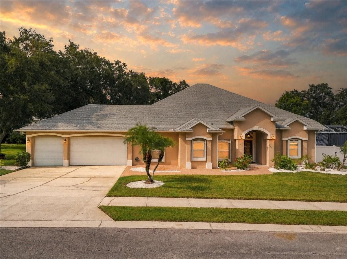 124 SONYA DR