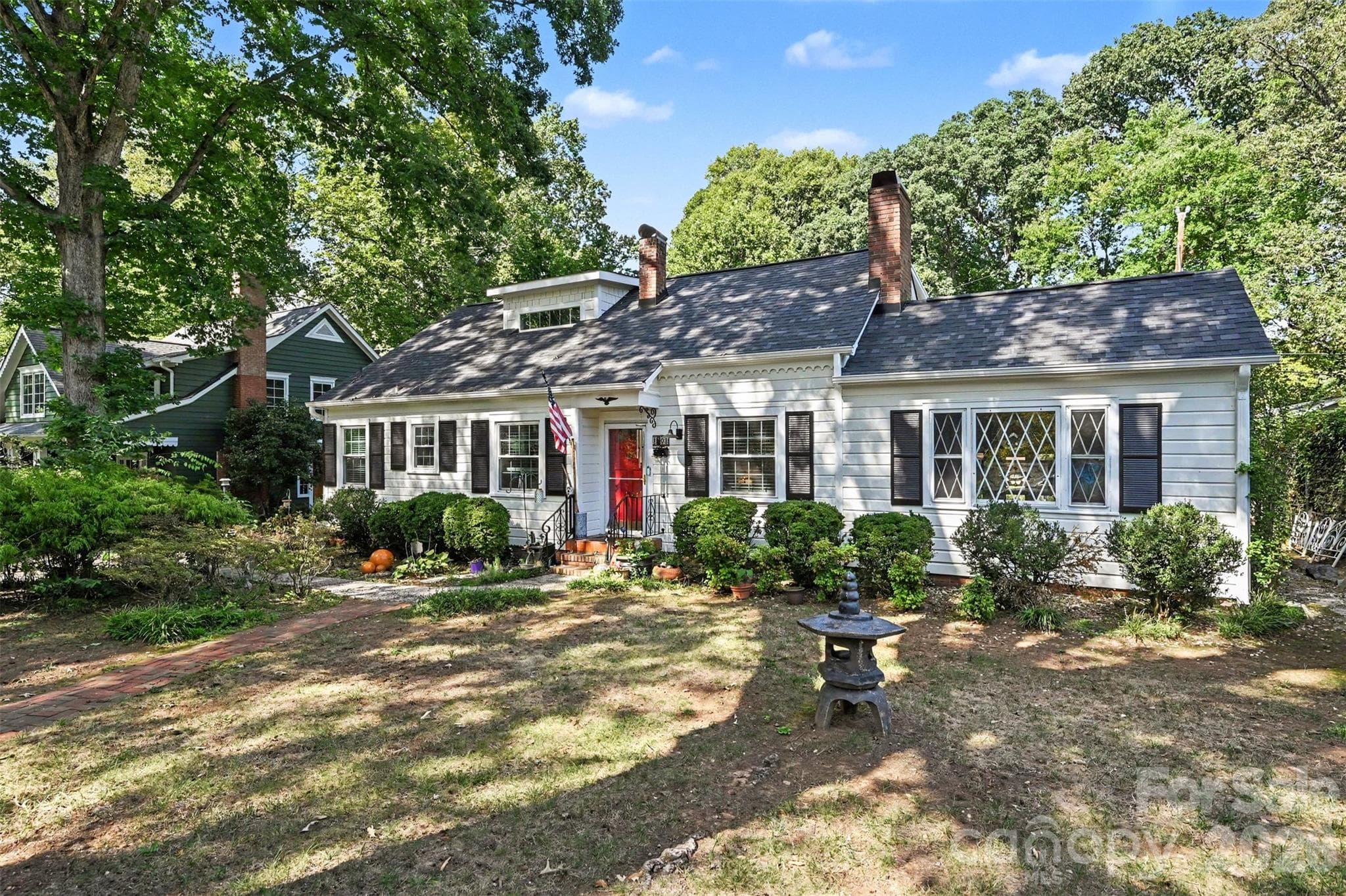 Single Family Residence at 1301 Pinecrest Avenue, Charlotte, photo 10 of 37