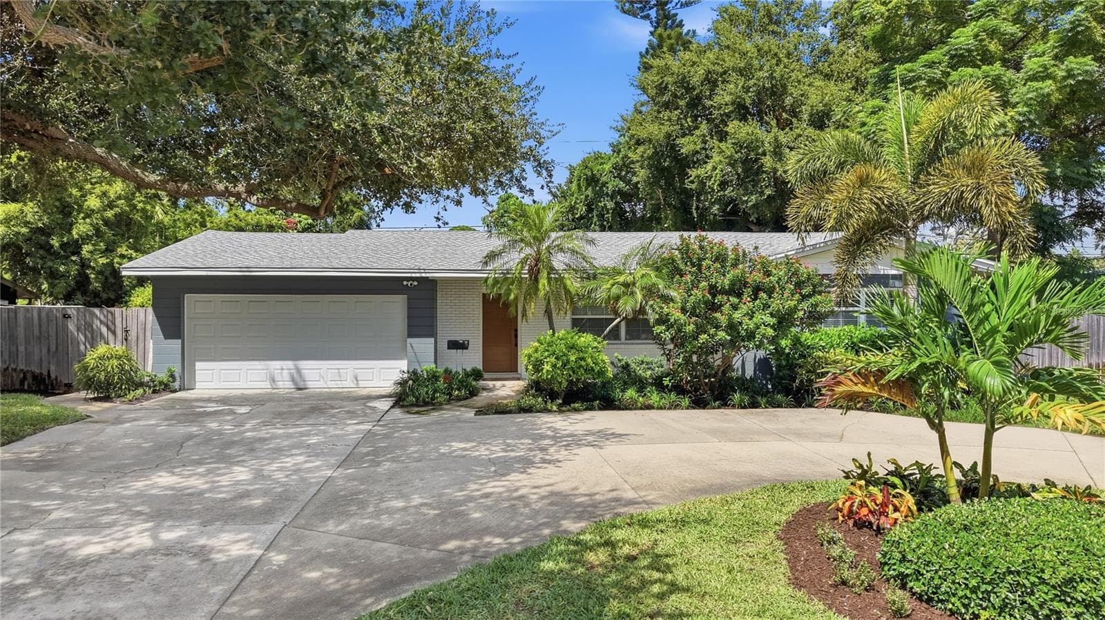 Single Family Residence at 6675 COLONY DR S, ST PETERSBURG, photo 2 of 65