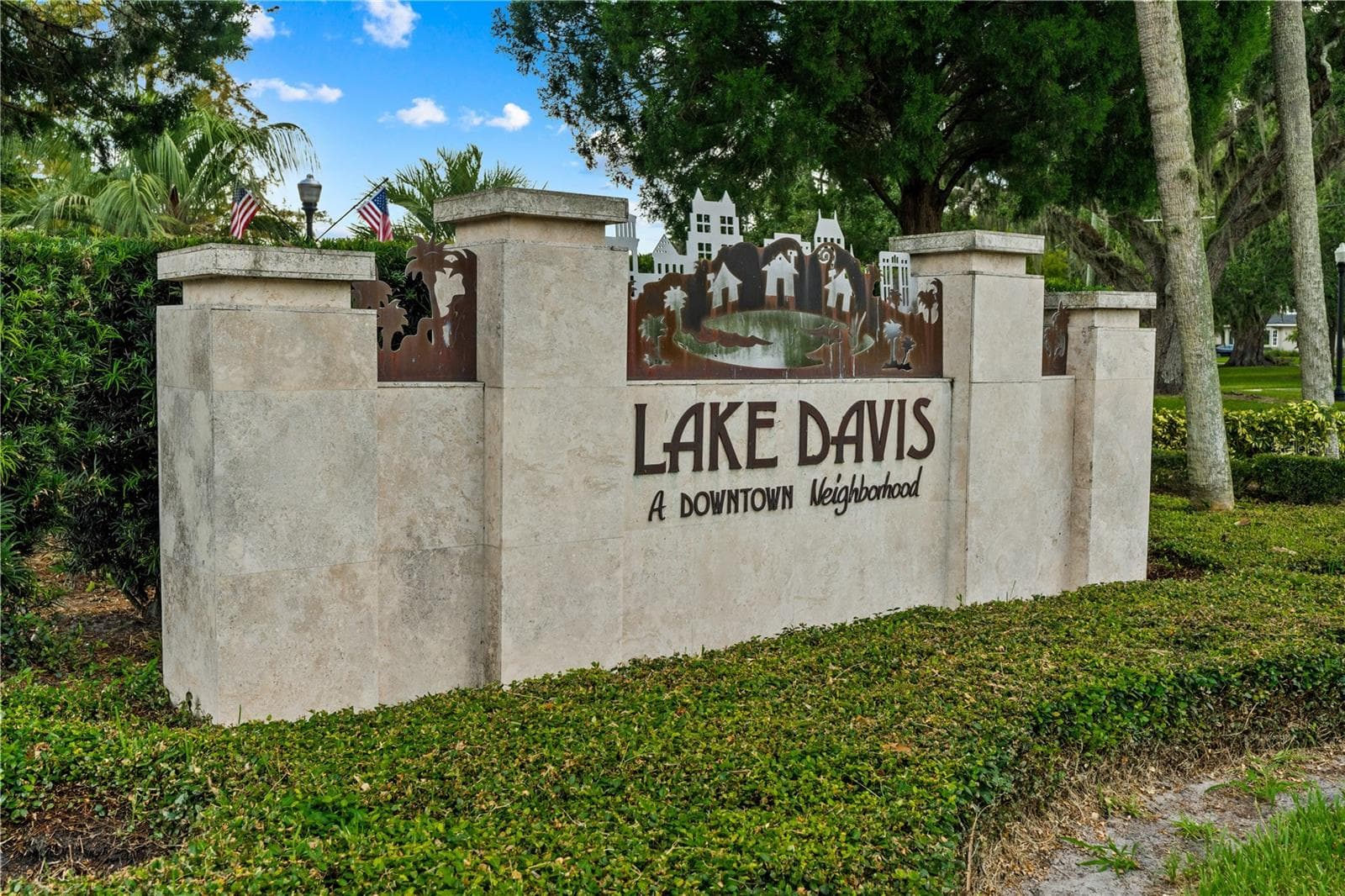 Located in the iconic Lake Davis/Greenwood Neighborhood - 1217 NOBLE PL, ORLANDO