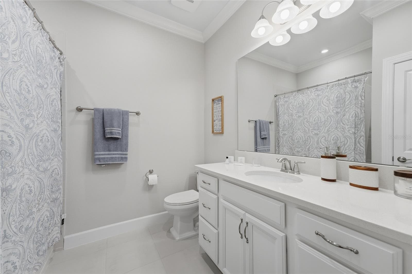Guest ensuite bath w/tub/shower combo - 1334 ZEEK RIDGE ST, CLERMONT