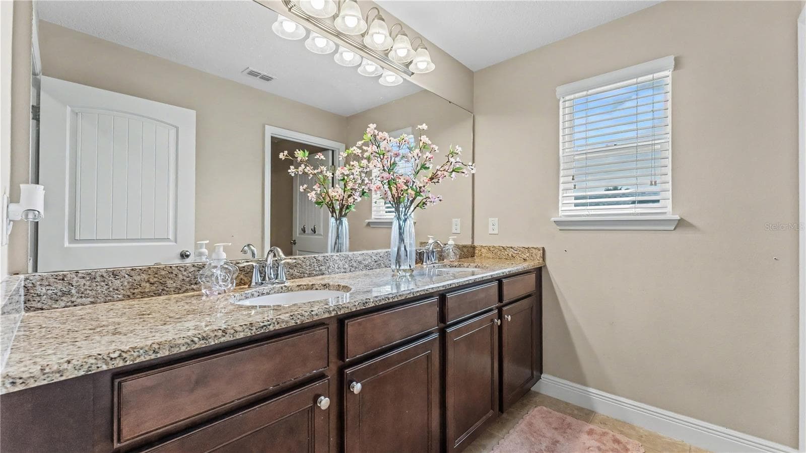 Single Family Residence at 132 MAGNETA LOOP, AUBURNDALE, photo 36 of 49