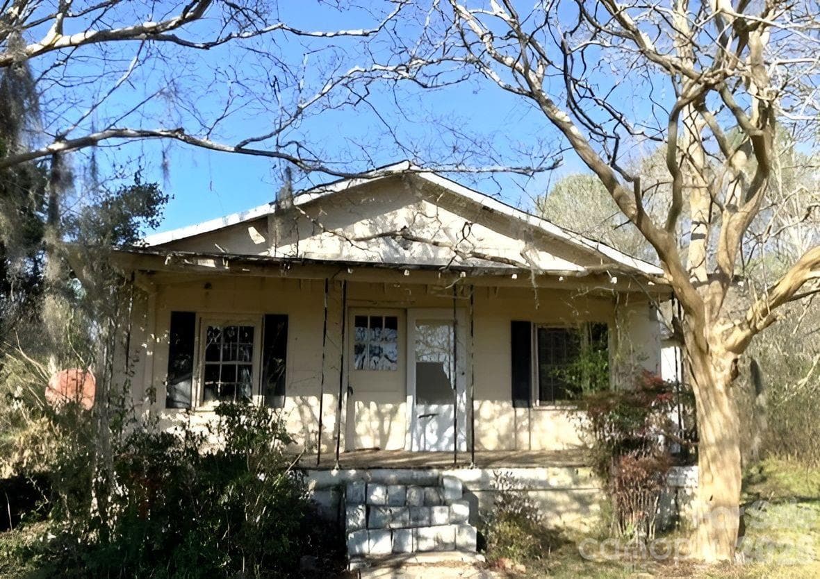 Single Family Residence at 32 Tell Davidson Road, Chesterfield, photo 2 of 25