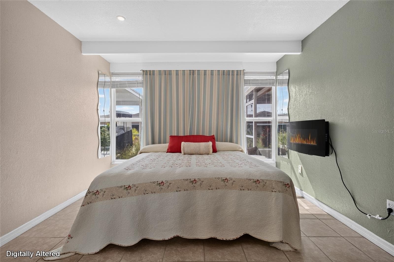 Large master bedroom is 14' x 11' with a walk-in closet. - 4409 CLUB CIR, LAKE WALES