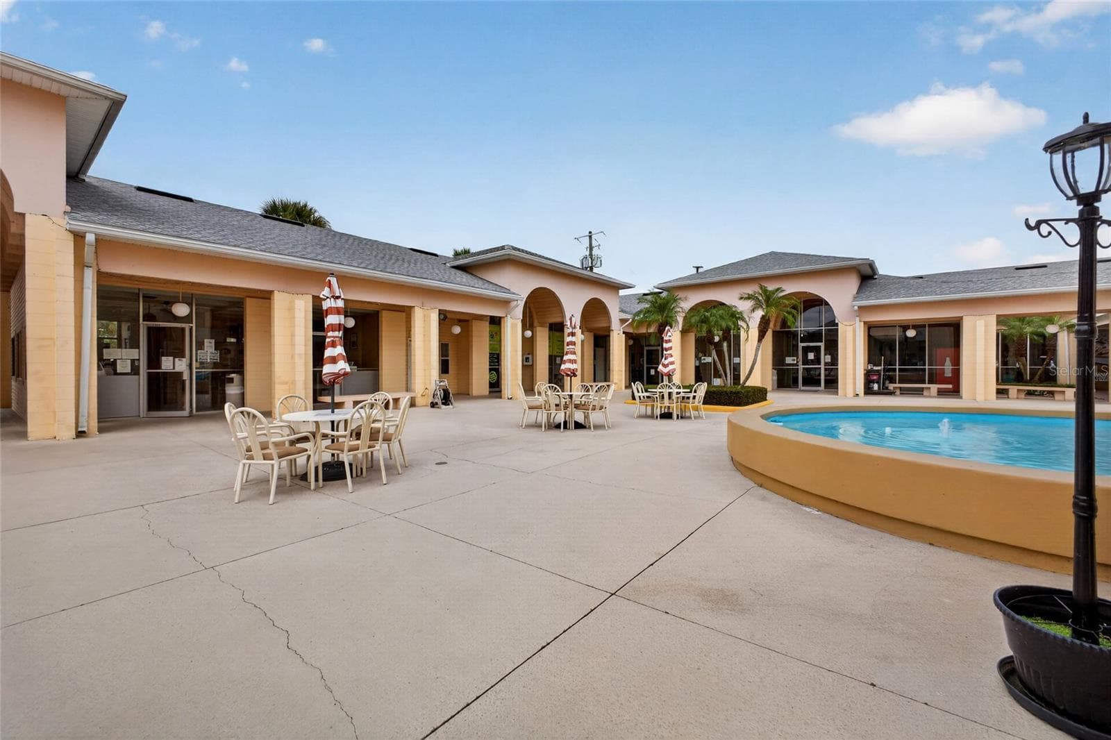 Town Center courtyard - 4409 CLUB CIR, LAKE WALES