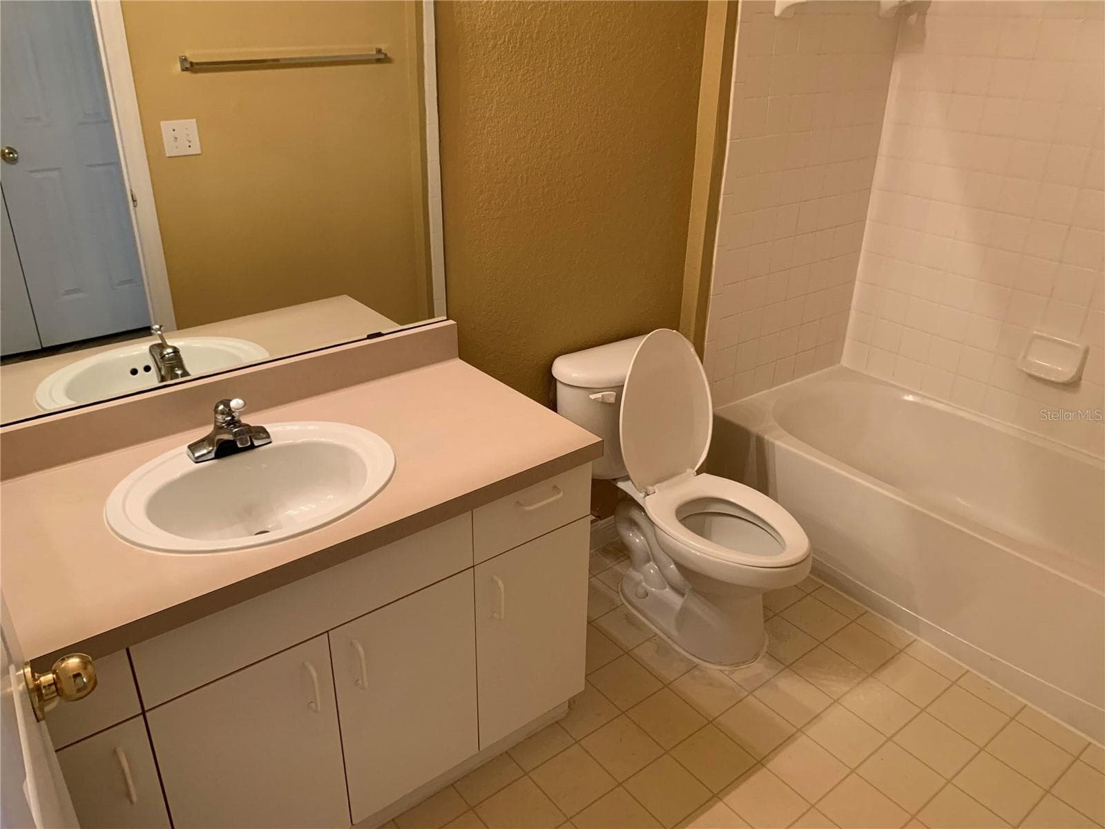 Condominium at 3751 CONROY RD #2311, ORLANDO, photo 9 of 13