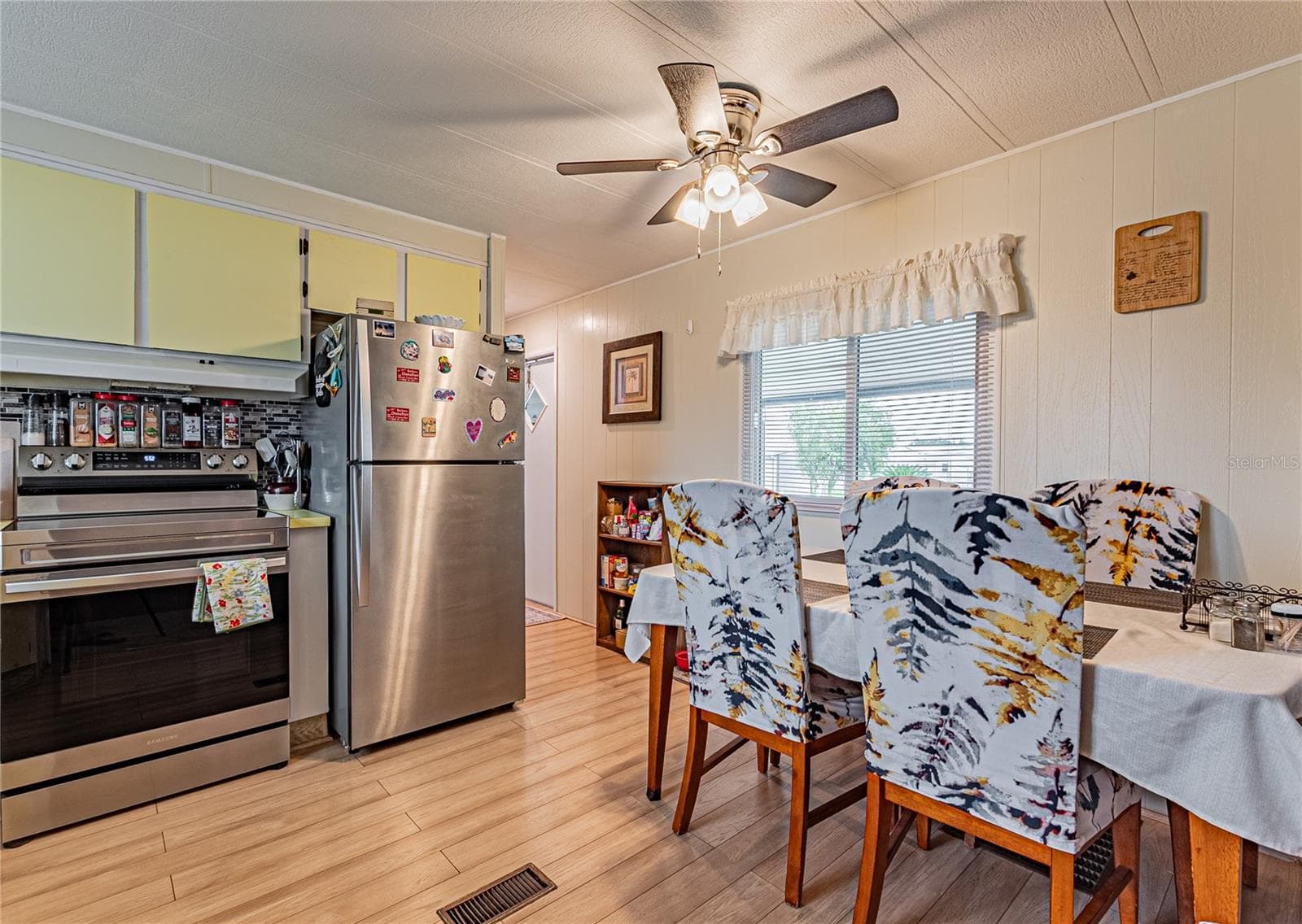 Manufactured Home at 5402 MOHAWK ST, ZEPHYRHILLS, photo 11 of 41