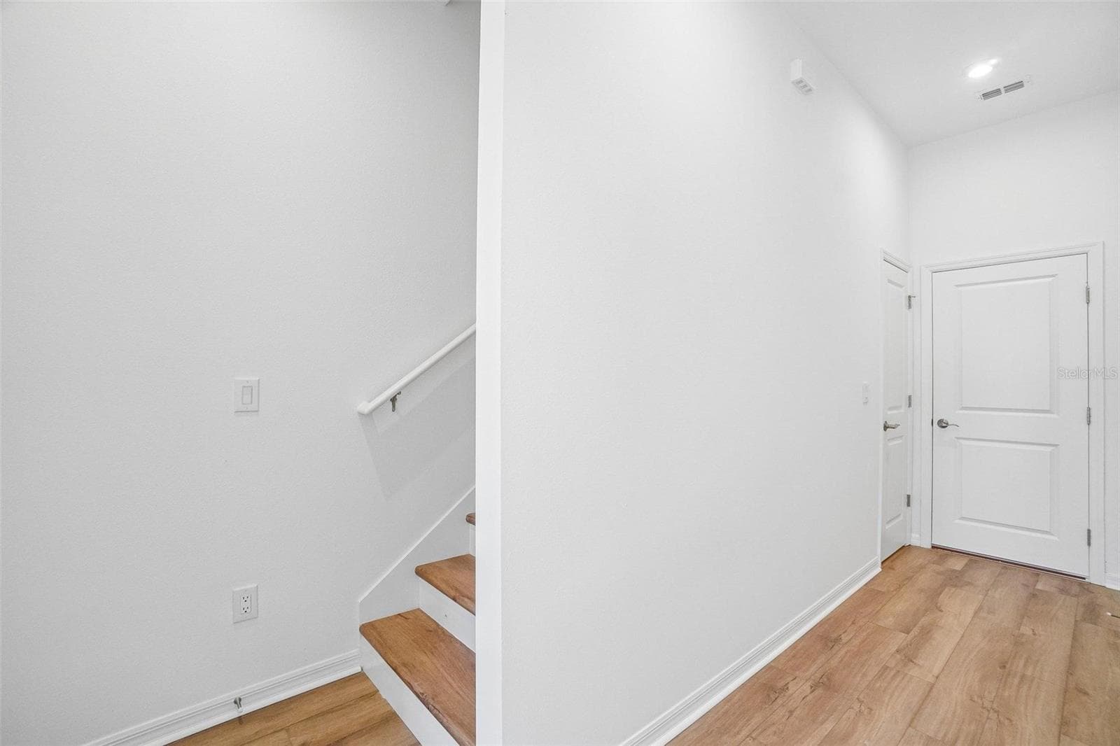 Townhouse at 12729 AVALON LAKE DR, ORLANDO, photo 3 of 15