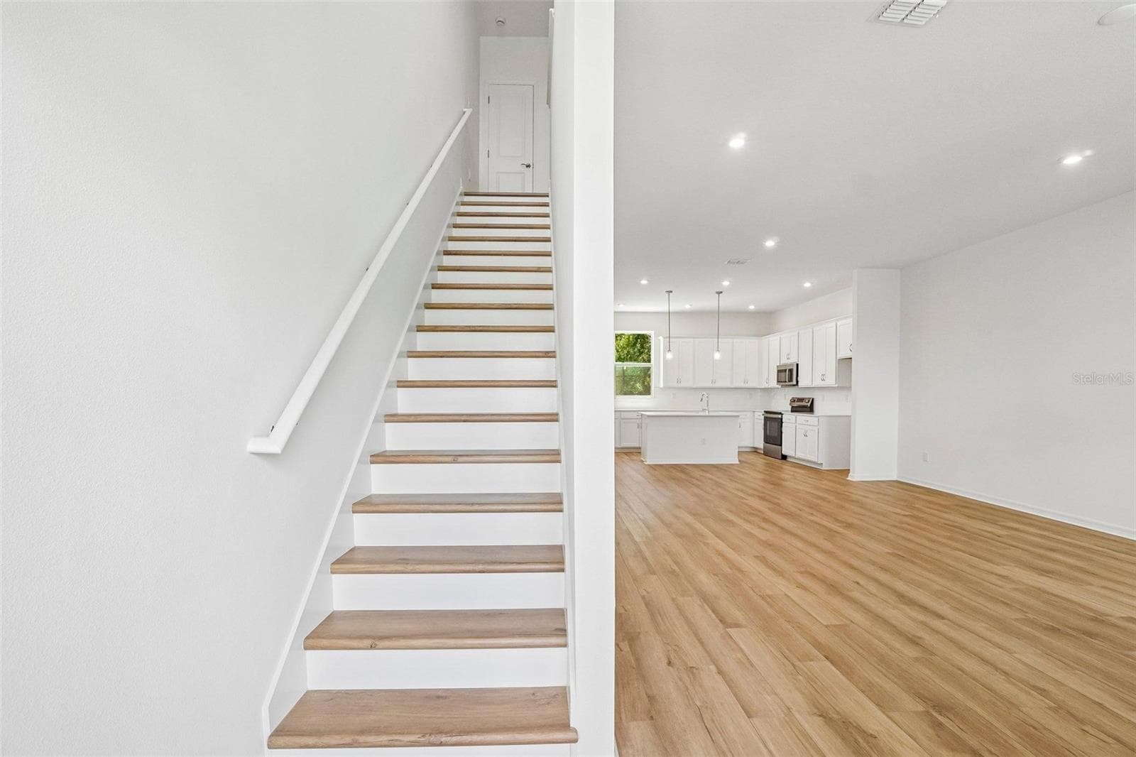 Townhouse at 12729 AVALON LAKE DR, ORLANDO, photo 4 of 15