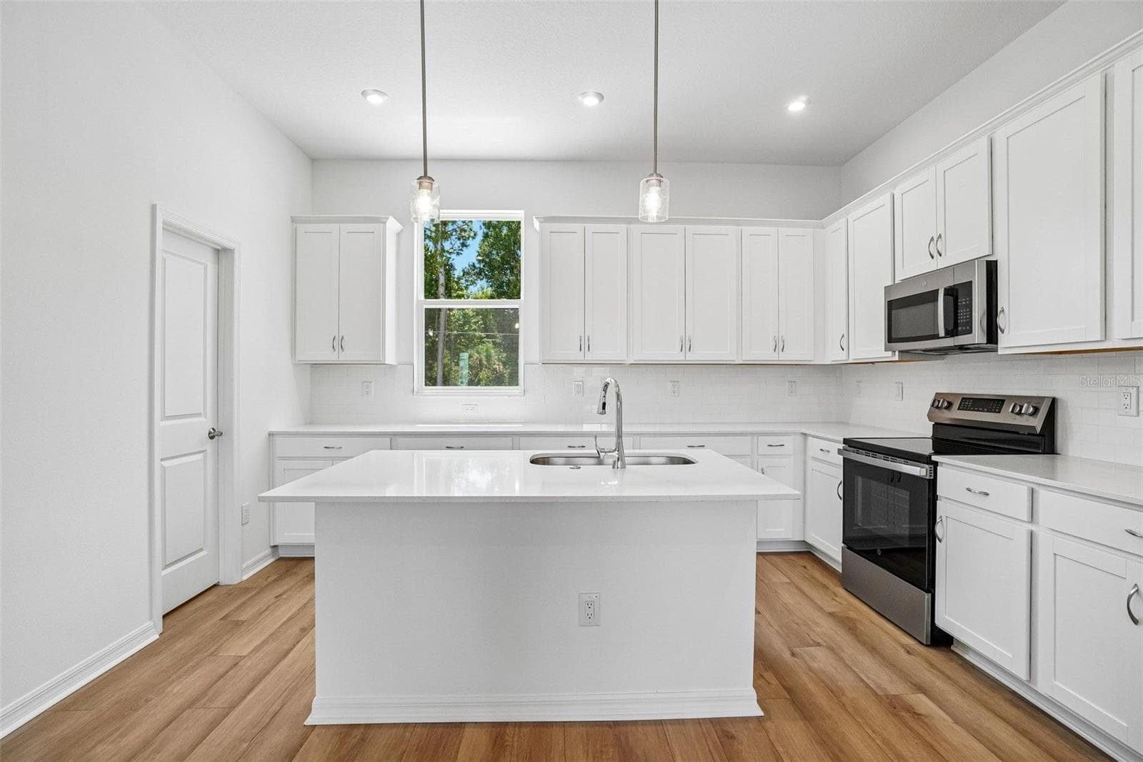Townhouse at 12729 AVALON LAKE DR, ORLANDO, photo 8 of 15