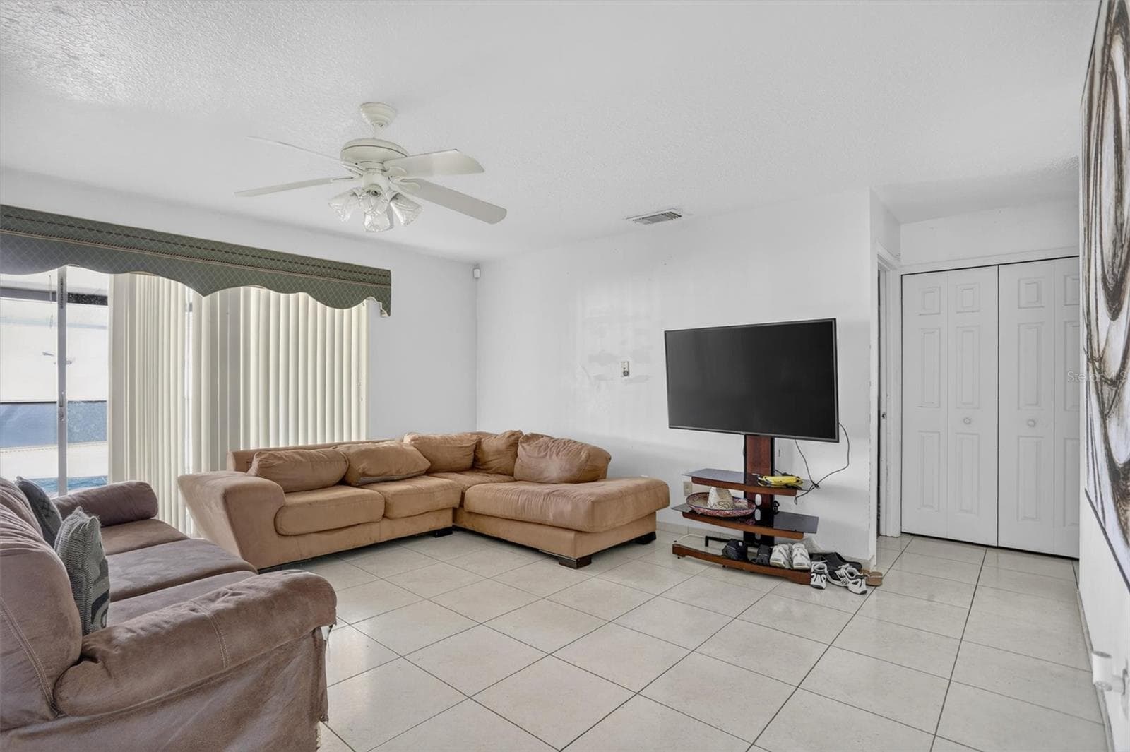 Single Family Residence at 651 ELDERWOOD CT, KISSIMMEE, photo 3 of 18