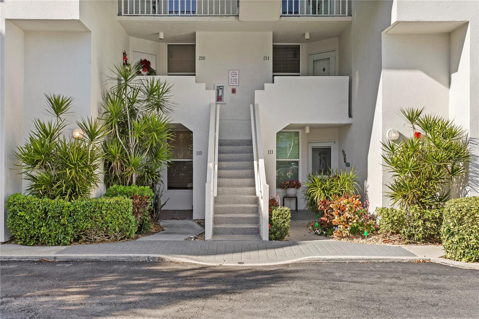 5279 ISLA KEY BLVD S #211