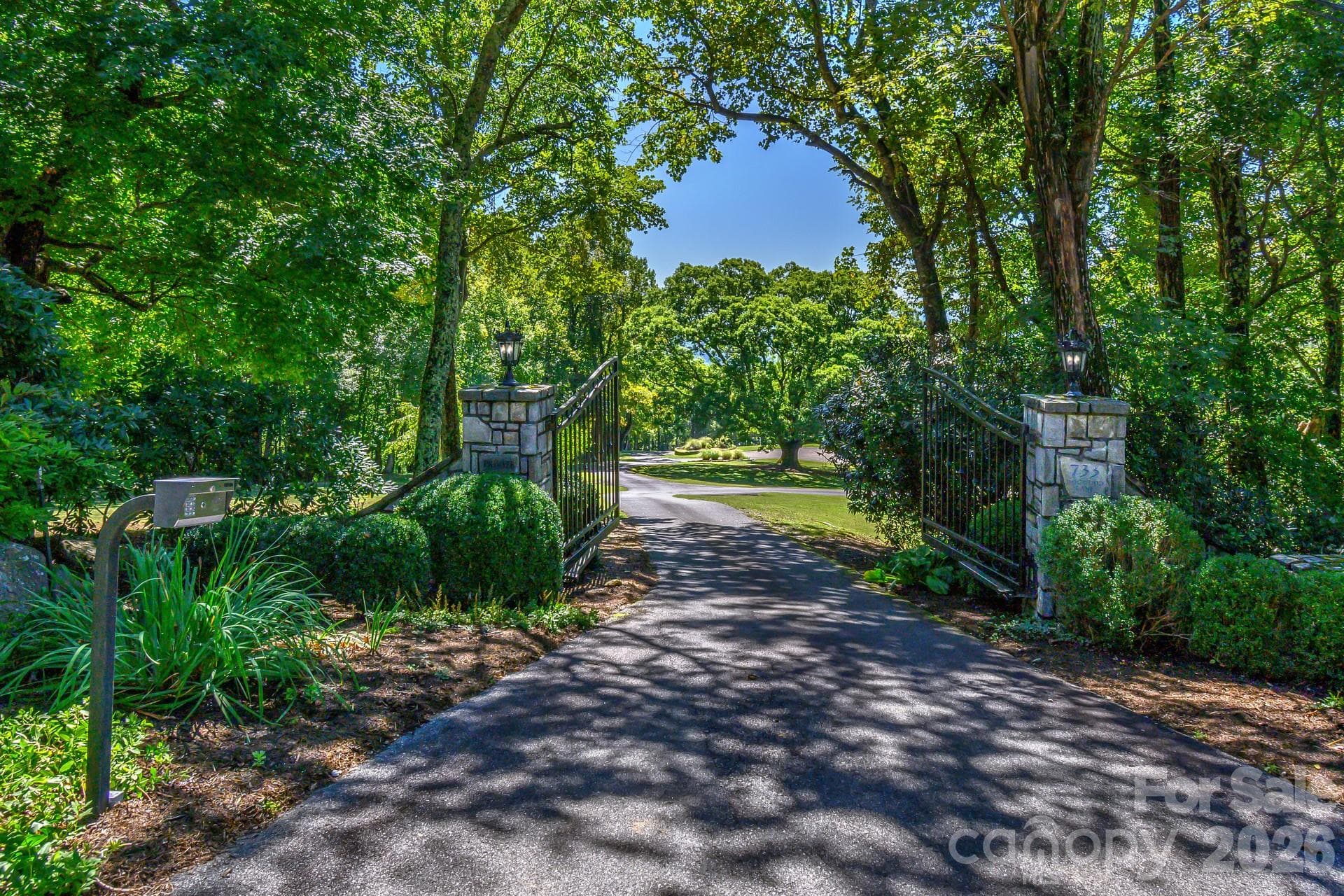 Single Family Residence at 733 Dogwood Lane, Blowing Rock, photo 10 of 48