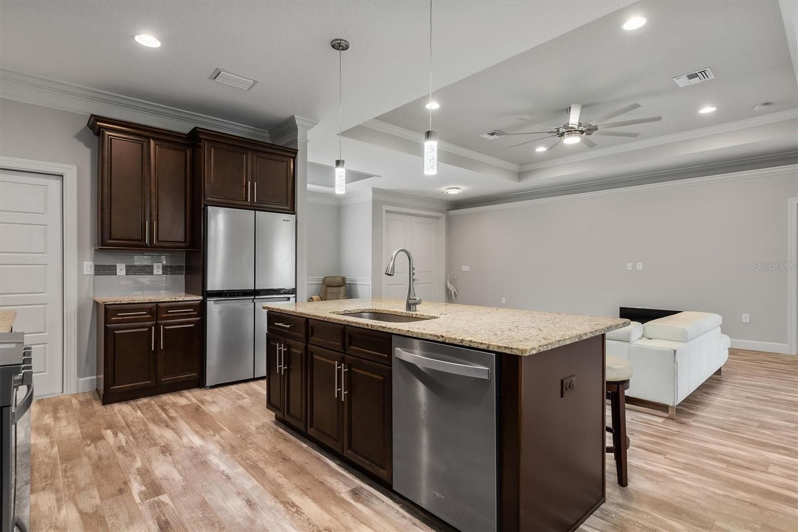 Crown molding - 2420 SHEILA LN, NORTH PORT