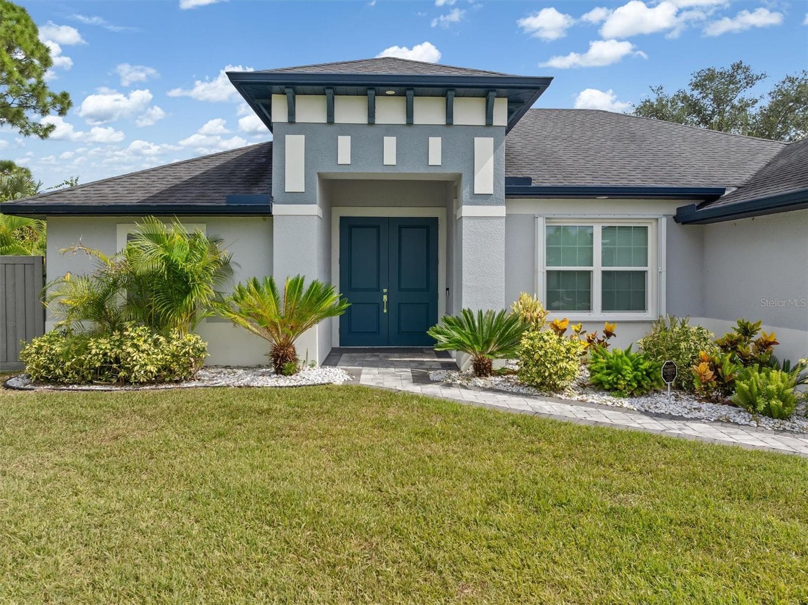 Beautiful curb appeal - 2420 SHEILA LN, NORTH PORT