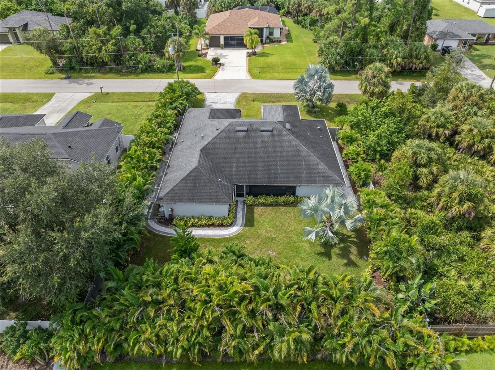 Private backyard with extra lot for privacy - 2420 SHEILA LN, NORTH PORT