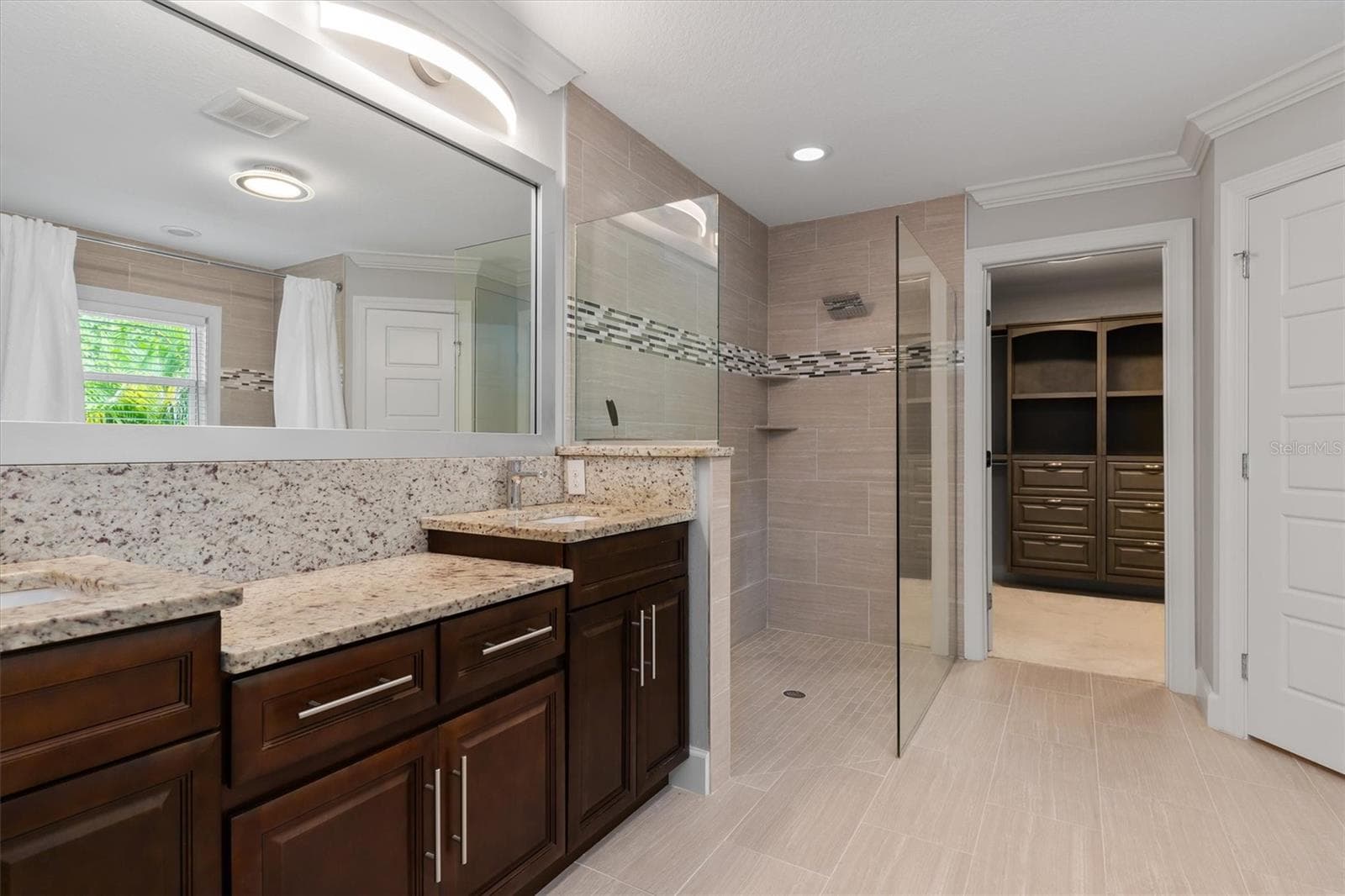 Dual sinks - 2420 SHEILA LN, NORTH PORT