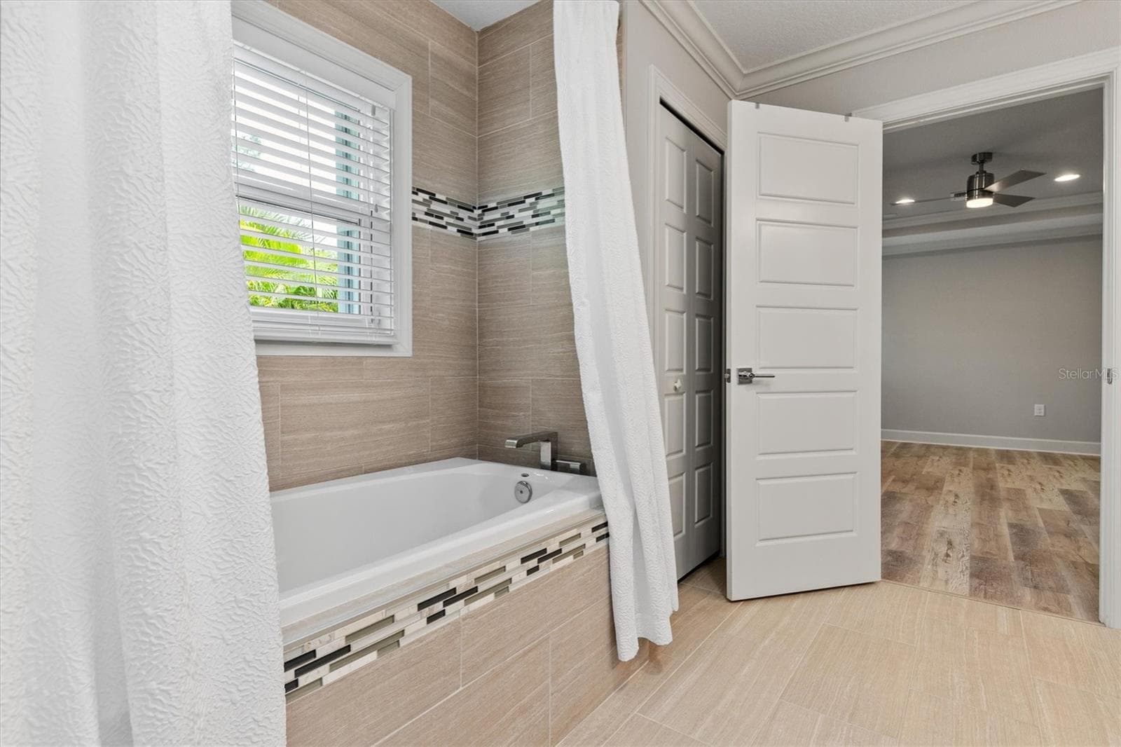 soak in tub in primary bathroom - 2420 SHEILA LN, NORTH PORT