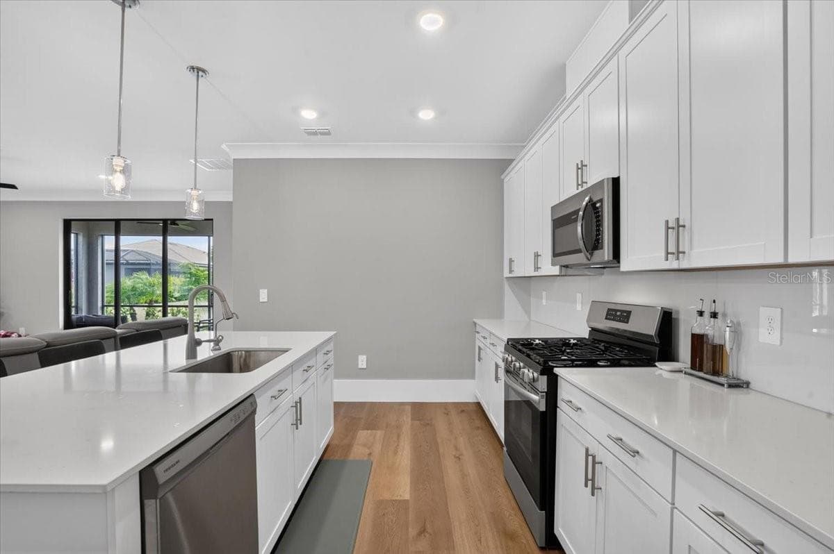 Single Family Residence at 15214 SERENE SHORES LOOP, LAKEWOOD RANCH, photo 13 of 76