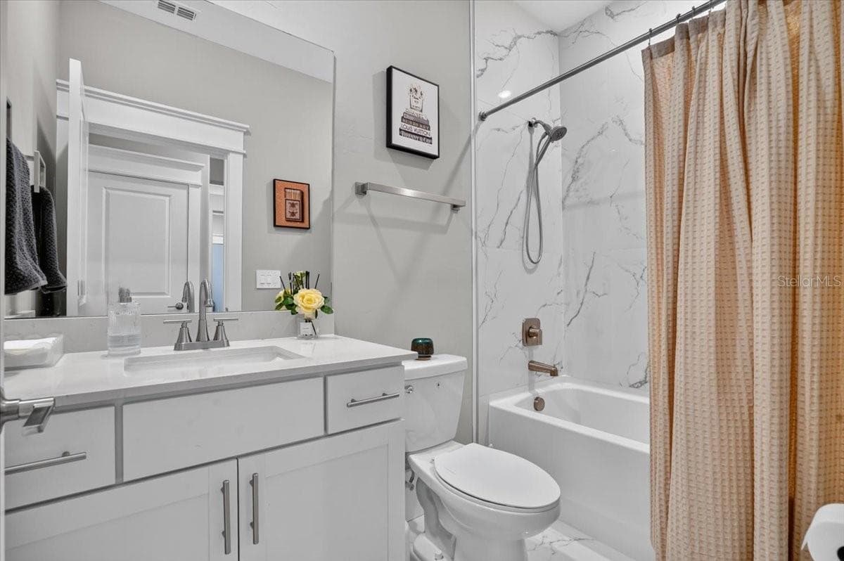 Single Family Residence at 15214 SERENE SHORES LOOP, LAKEWOOD RANCH, photo 18 of 76