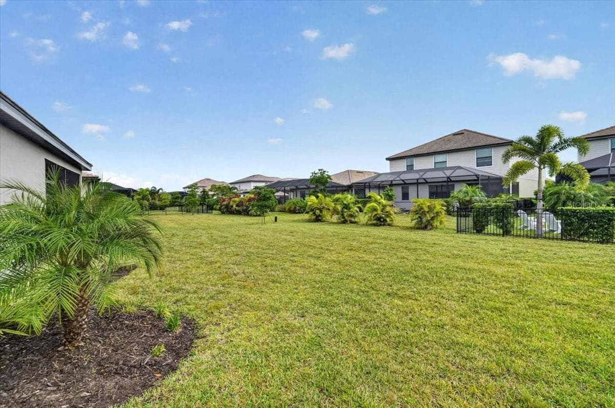 Single Family Residence at 15214 SERENE SHORES LOOP, LAKEWOOD RANCH, photo 31 of 76