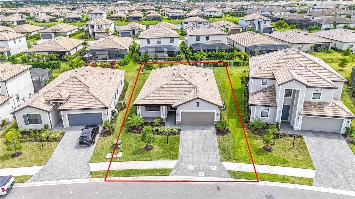 Single Family Residence at 15214 SERENE SHORES LOOP, LAKEWOOD RANCH, photo 32 of 76