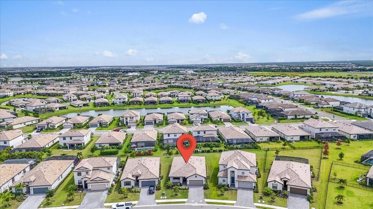 Single Family Residence at 15214 SERENE SHORES LOOP, LAKEWOOD RANCH, photo 33 of 76