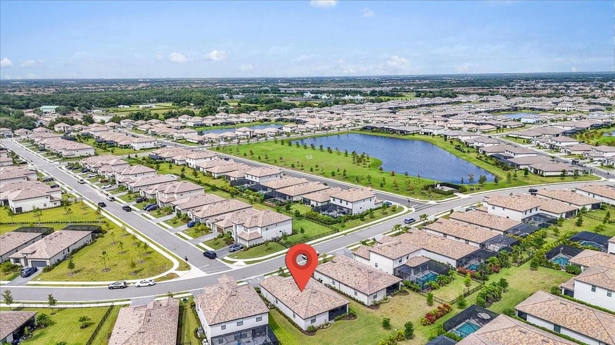 Single Family Residence at 15214 SERENE SHORES LOOP, LAKEWOOD RANCH, photo 34 of 76