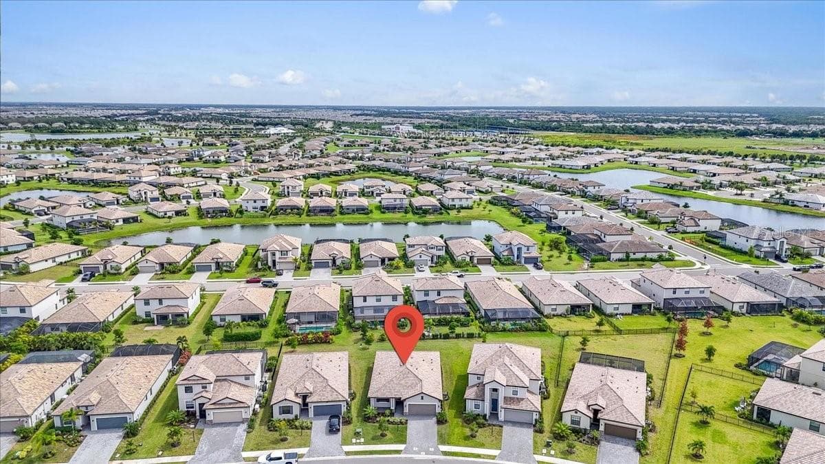 Single Family Residence at 15214 SERENE SHORES LOOP, LAKEWOOD RANCH, photo 37 of 76