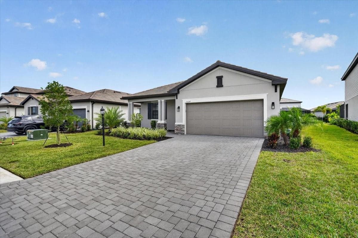 Single Family Residence at 15214 SERENE SHORES LOOP, LAKEWOOD RANCH, photo 39 of 76