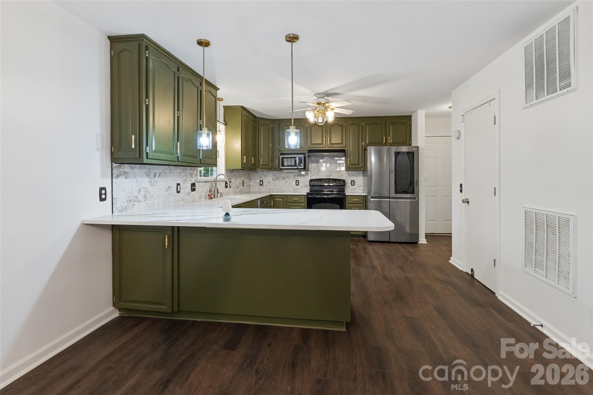 Single Family Residence at 8327 Loma Linda Loop, Waxhaw, photo 11 of 40