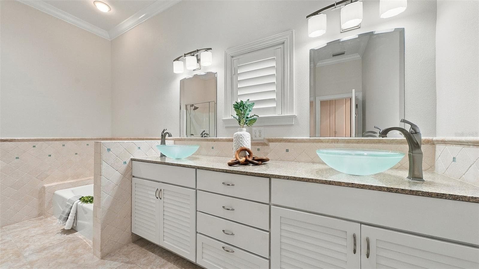 Primary Bath - 640 GRANADA AVE, VENICE