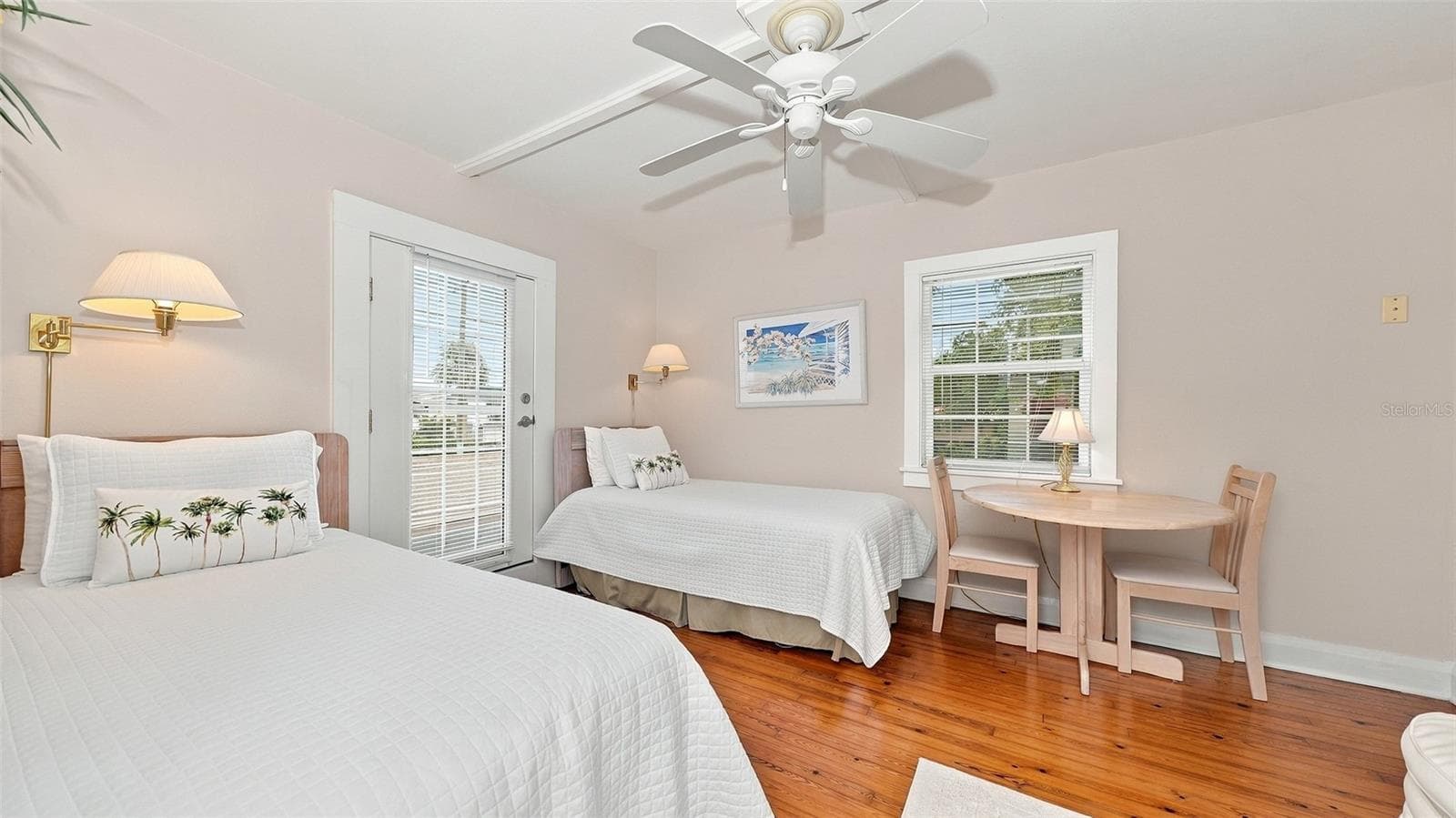 Guest cottage - 640 GRANADA AVE, VENICE