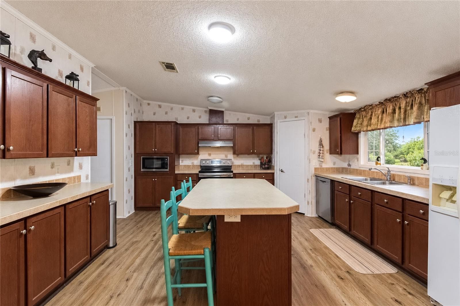 Manufactured Home at 7590 NW 75TH ST, CHIEFLAND, photo 19 of 73