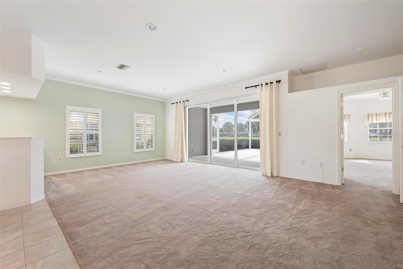 Living Room - 613 KHYBER LN, VENICE