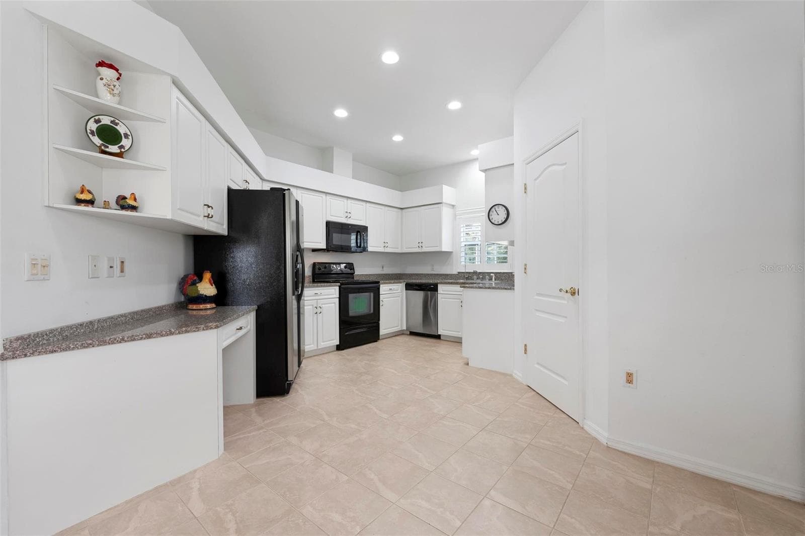 Kitchen - 613 KHYBER LN, VENICE