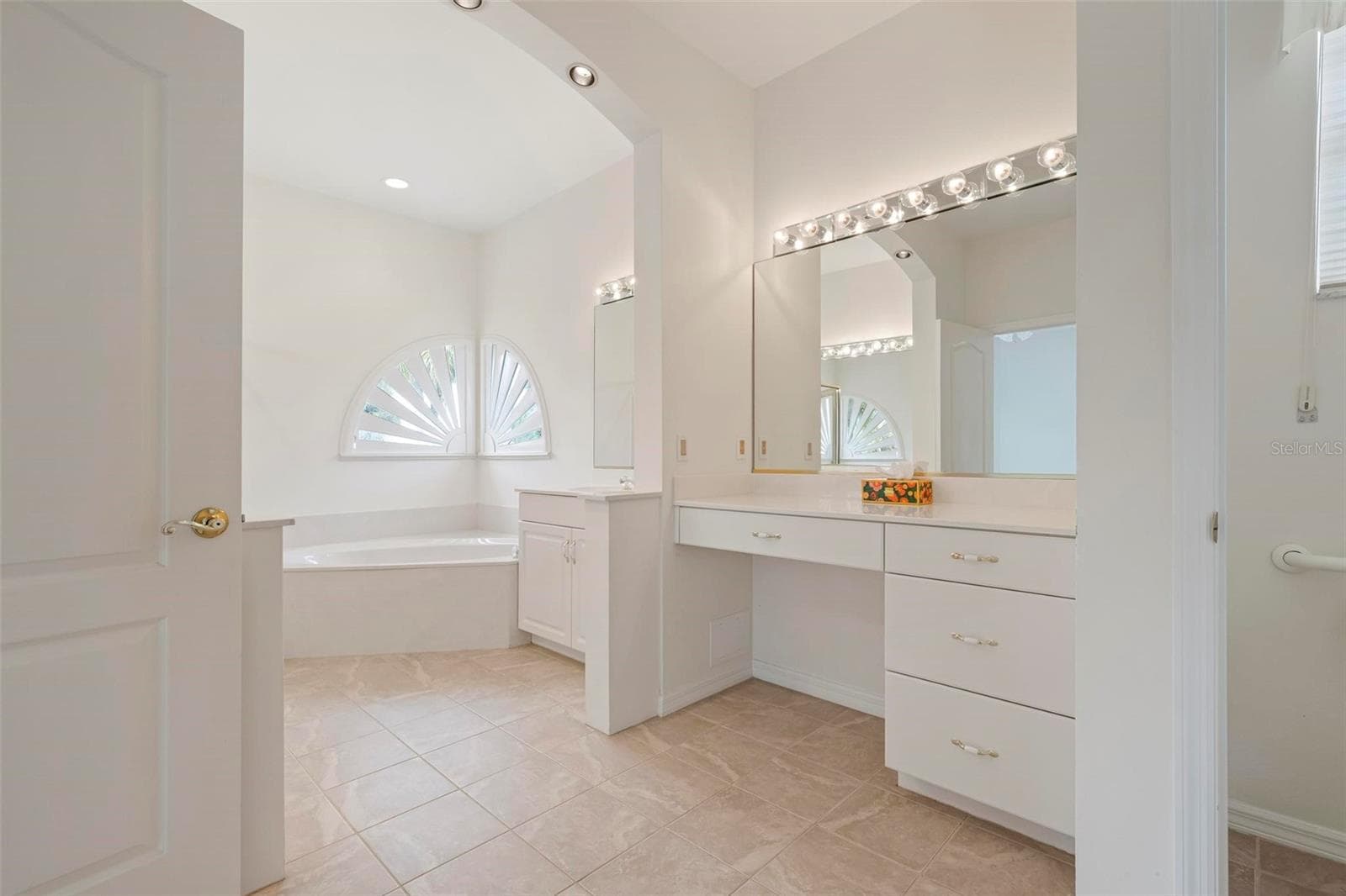 Primary Bathroom - 613 KHYBER LN, VENICE