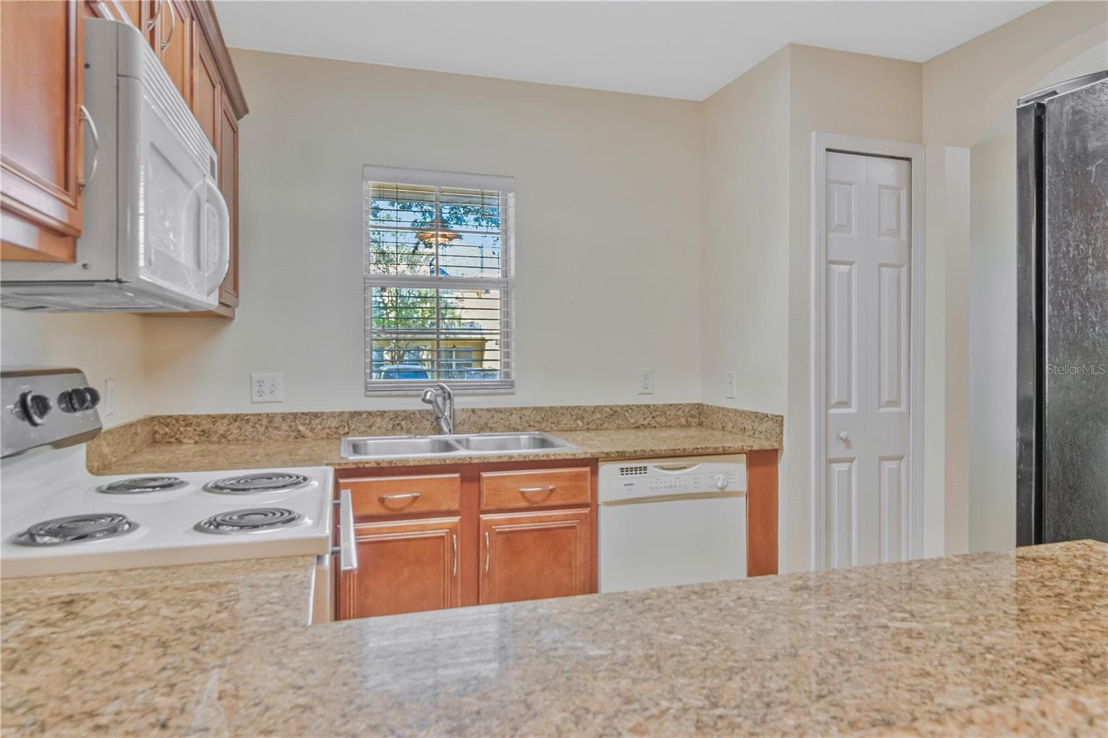 Townhouse at 233 PENMARK STONE PL, VALRICO, photo 8 of 47