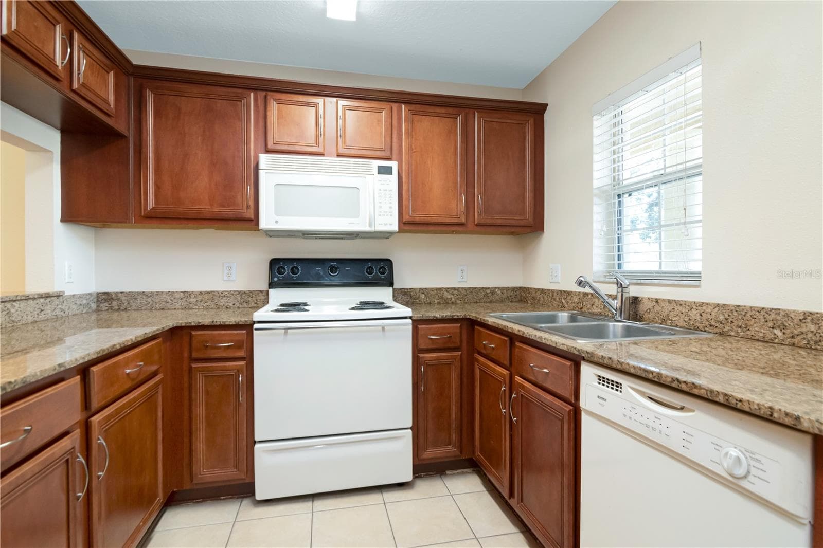 Townhouse at 233 PENMARK STONE PL, VALRICO, photo 10 of 47