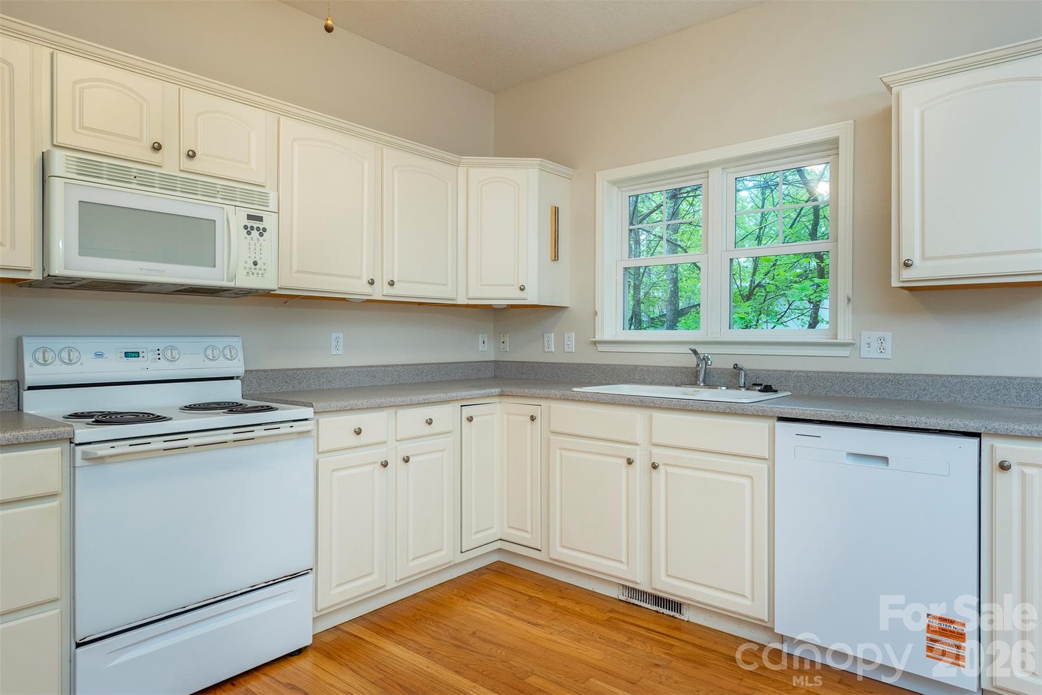 Townhouse at 3 Teresa Way, Black Mountain, photo 5 of 30
