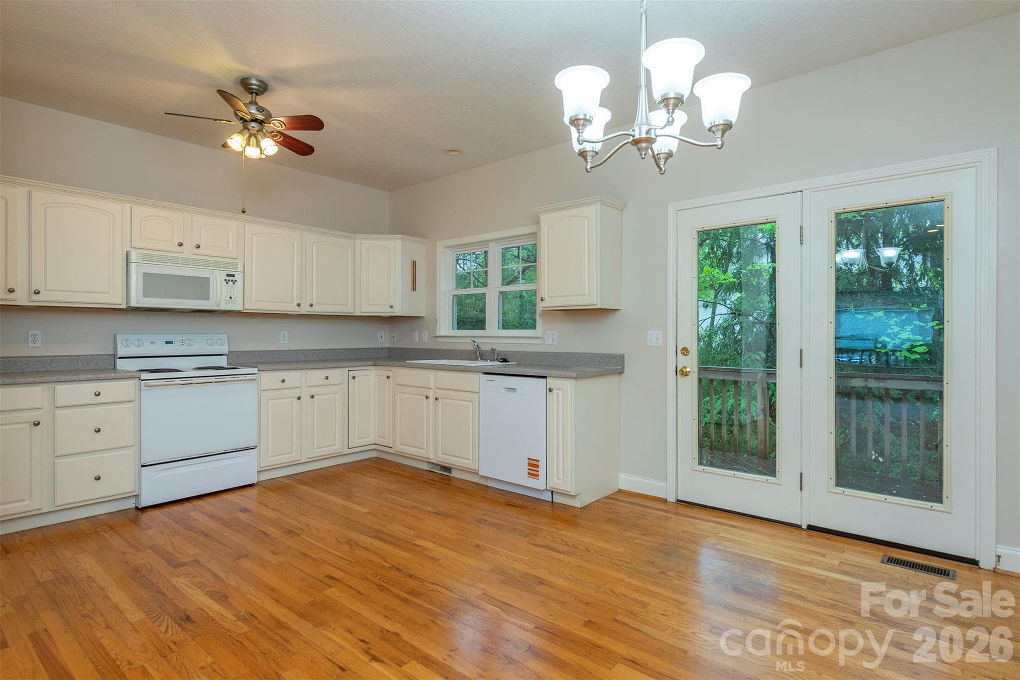 Townhouse at 3 Teresa Way, Black Mountain, photo 6 of 30