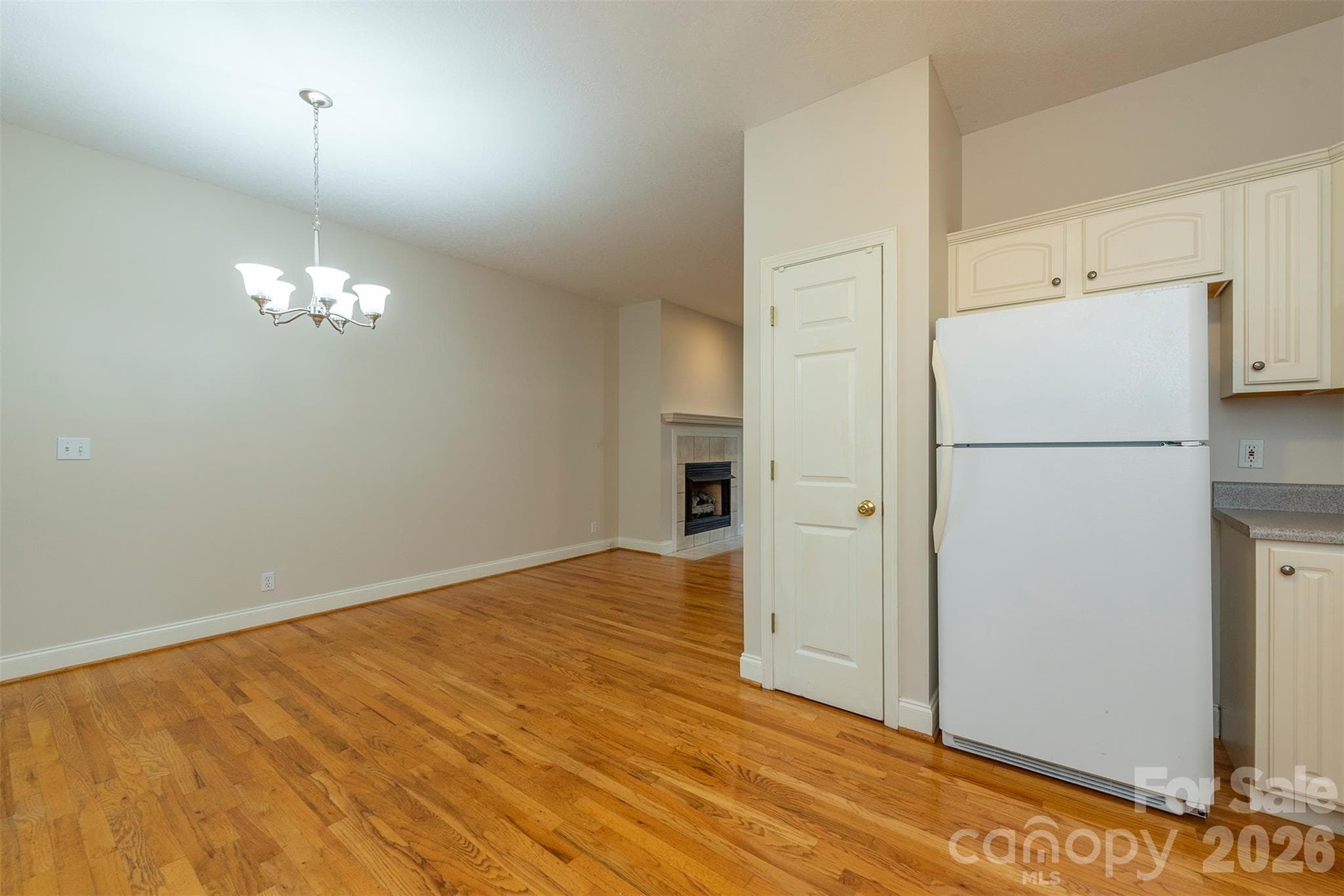 Townhouse at 3 Teresa Way, Black Mountain, photo 9 of 30