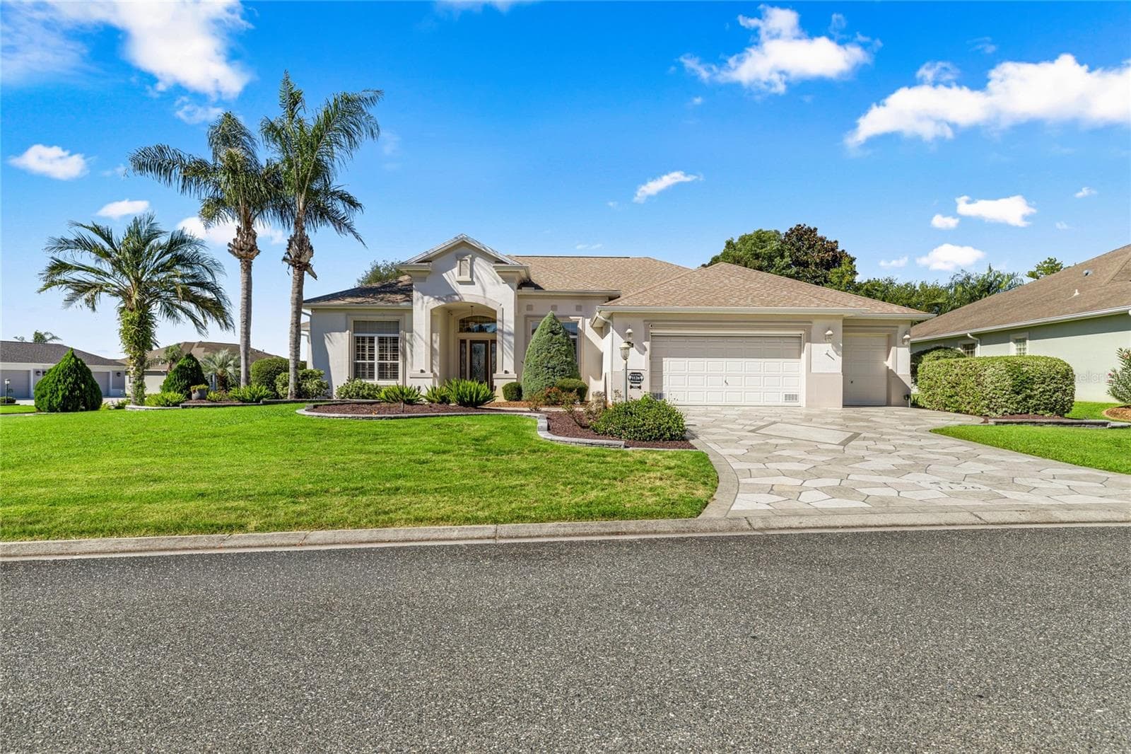 ST. CHARLES PREMIER POOL HOME. - 1126 MIONA SHORES DR, THE VILLAGES