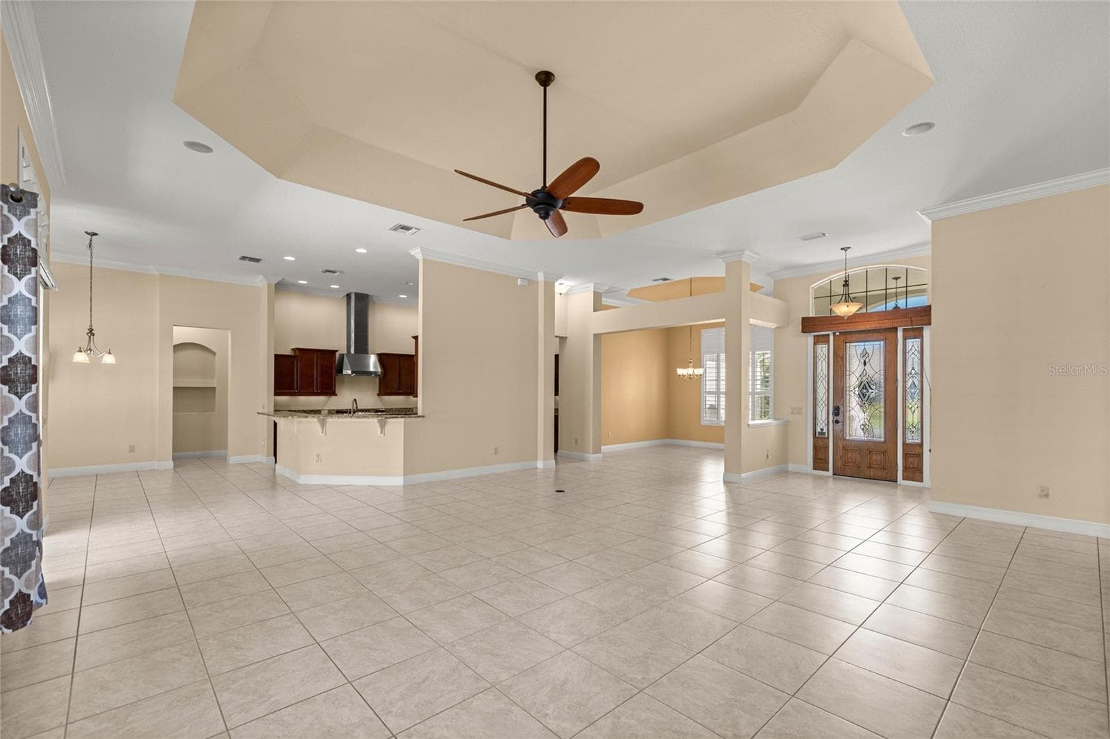 LIVING ROOM. - 1126 MIONA SHORES DR, THE VILLAGES