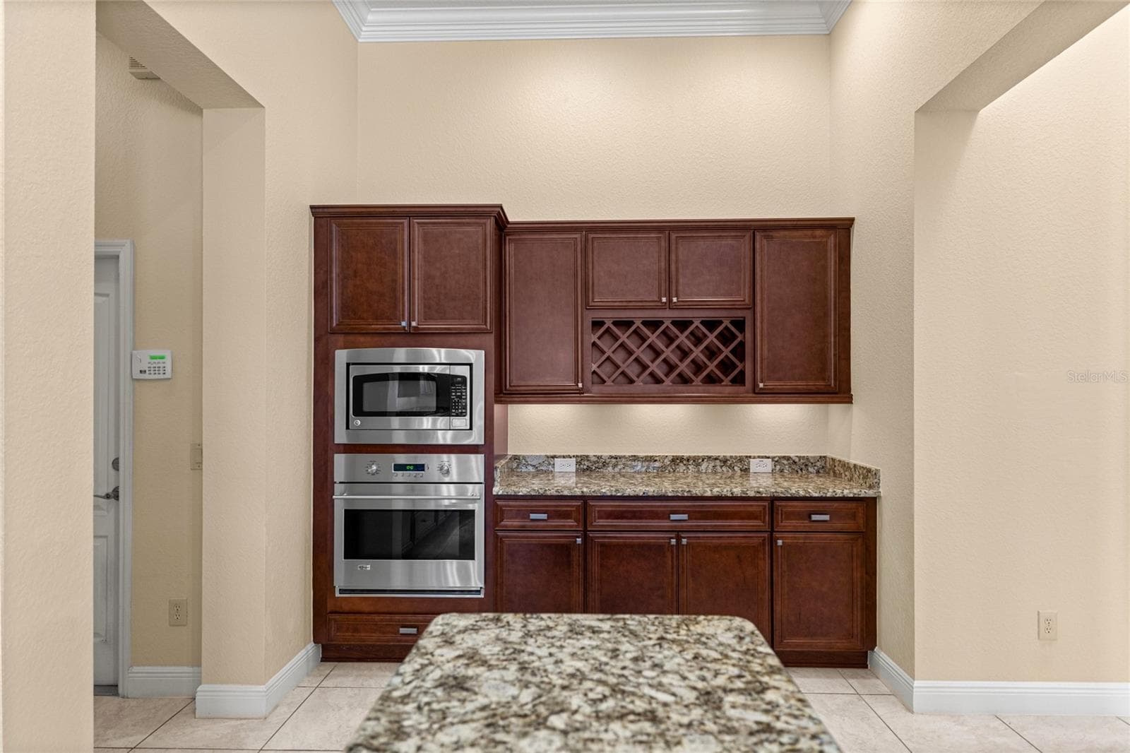 COFFE/WINE BAR. - 1126 MIONA SHORES DR, THE VILLAGES